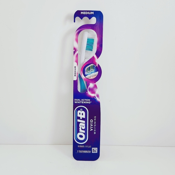 OralB Bath & Body 75 Oralb Vivid Whitening Manual Toothbrush
